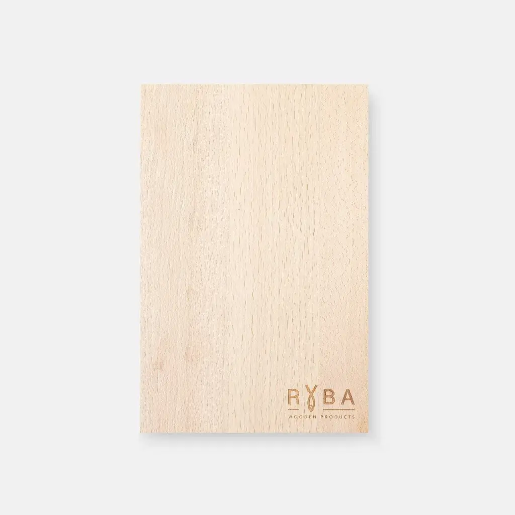 Surowa jasna deska z logo producenta z Polski, surowa deska do krojenia, naturalna deska kuchenna, Raw light-colored board with the manufacturer's logo from Poland, raw cutting board, natural kitchen board