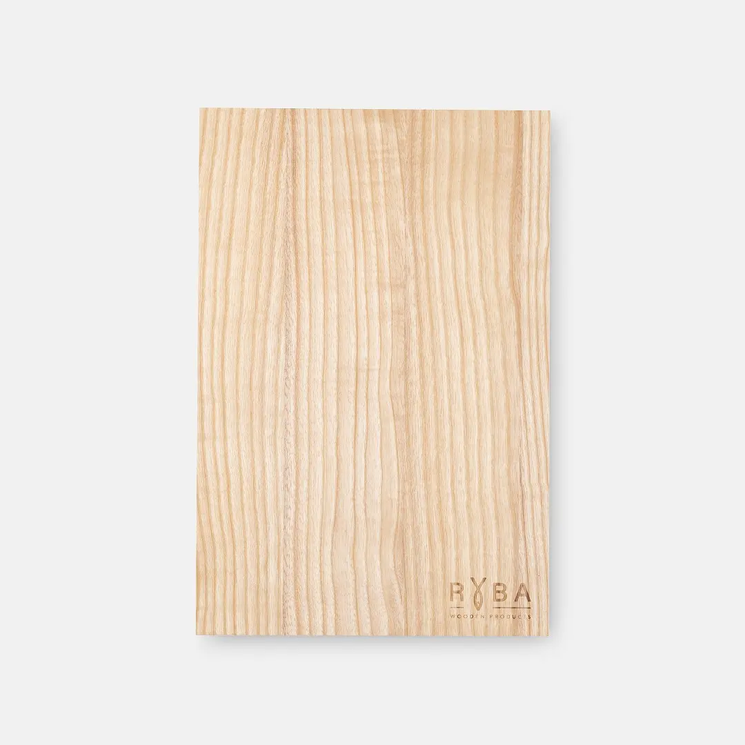 Drewniana naturalna deska do krojenia ręcznie robiona z jesionu, Natural wooden cutting board handcrafted from ash wood