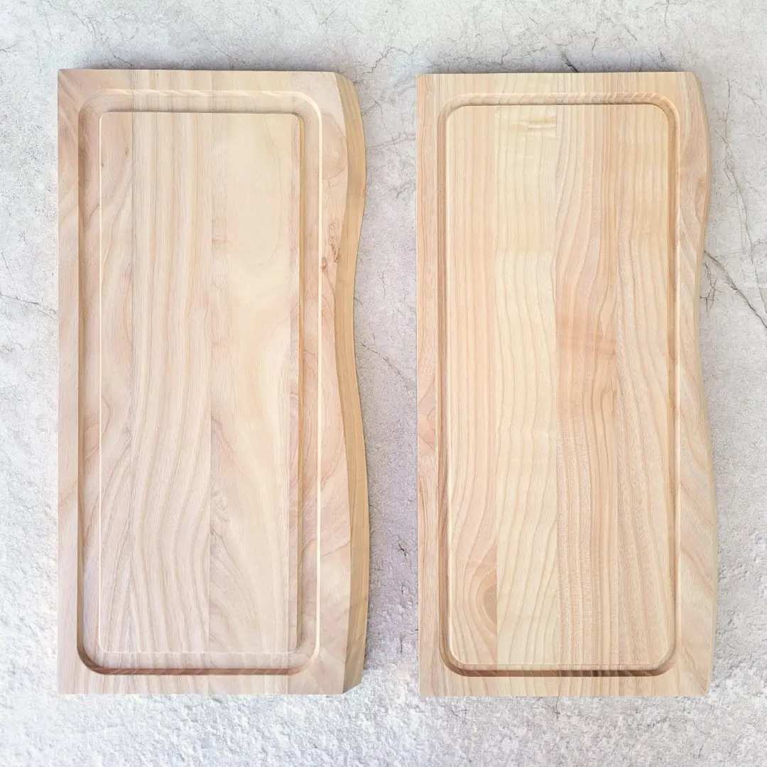 Drewniane deski do krojenia wykonane z jesionu o nieregularnym kształcie z rowkiem  polskiego producenta, Wooden cutting boards made of ash with irregular shapes and groove from a Polish manufacturer