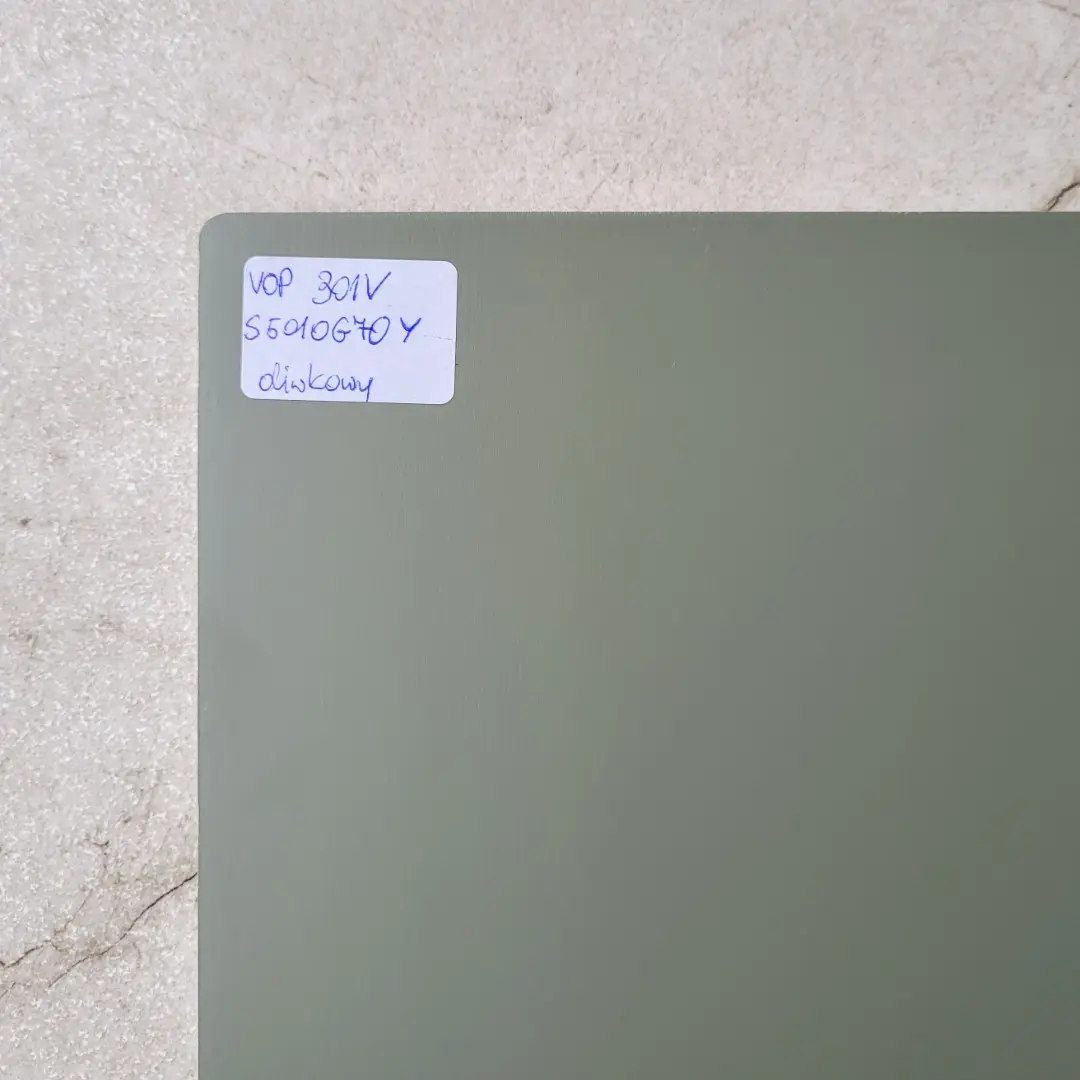 Wysokiej jakości kolorowe drewno o gładkiej strukturze idealne do nowoczesnych aranżacji, high-quality colorful wood with a smooth texture ideal for modern arrangements, rodzaje i kolory drewna,types and colors of wood