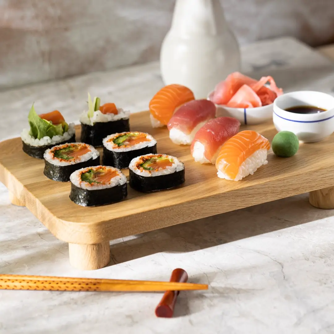 Deska do sushi, deska drewniana do serwowania sushi, ekologiczna,odporna na wilgoć deska do krojenia na stopkach do podawania sushi, deska do serwowania sushi, deski do sushi,polski producent, sushi board, wooden sushi serving board, eco-friendly, moisture-resistant cutting board with legs for serving sushi, sushi serving board, sushi boards, polish producer