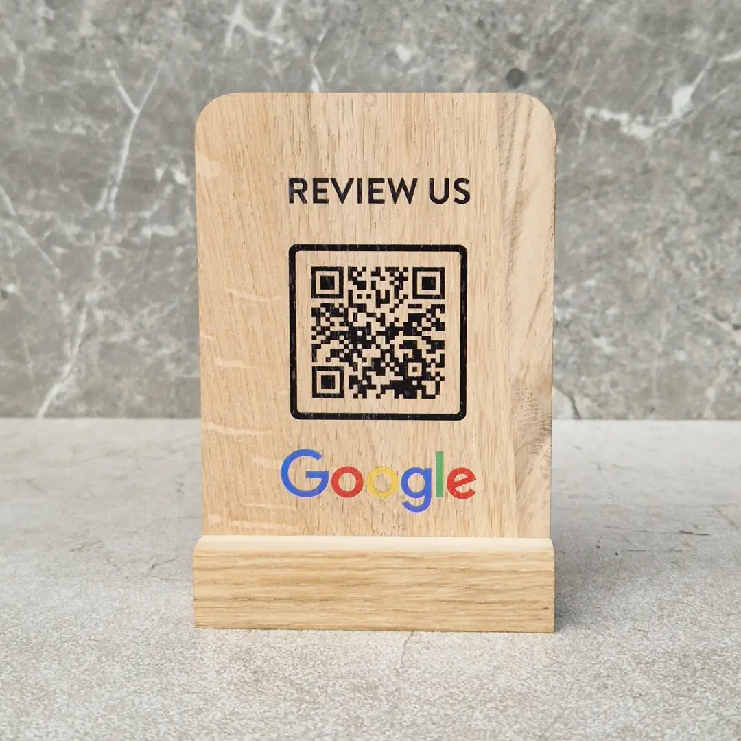 Stander drewniany na menu z nadrukiem kodu QR, stojak na menu na wesele z drewna, Wooden menu stand with QR code print, wooden menu stand for weddings