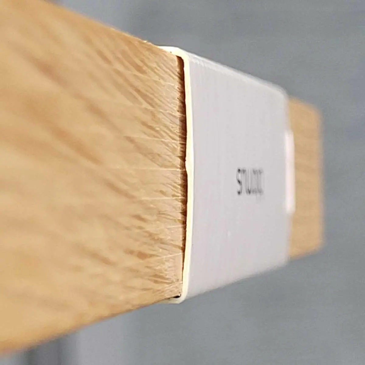 Personalizacja marketingowa deski drewnianej przy użyciu dopasowanej, białej etykiety jako akcesoriów do pakowania,Marketing customization of a wooden board using a custom white label as a packaging accessory 