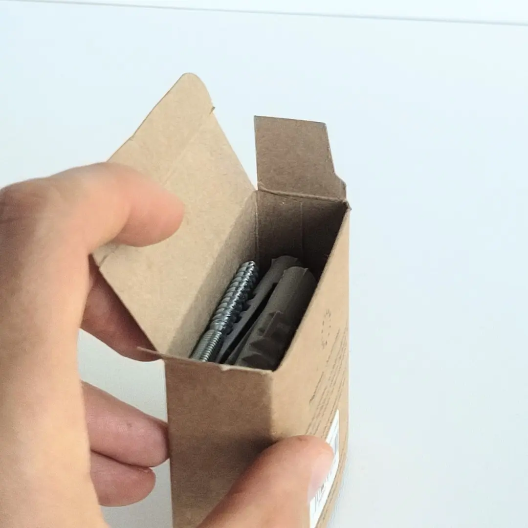 Opakowanie kartonowe zapewniające bezpieczny transport akcesoriów do kuchni,Cardboard box designed to ensure the safe transport of kitchen accessories