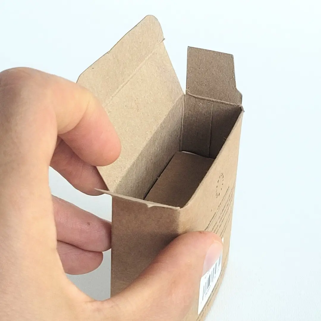 Małe opakowanie kartonowe do wysyłki na wyroby z drewna,Small cardboard shipping box for wooden products