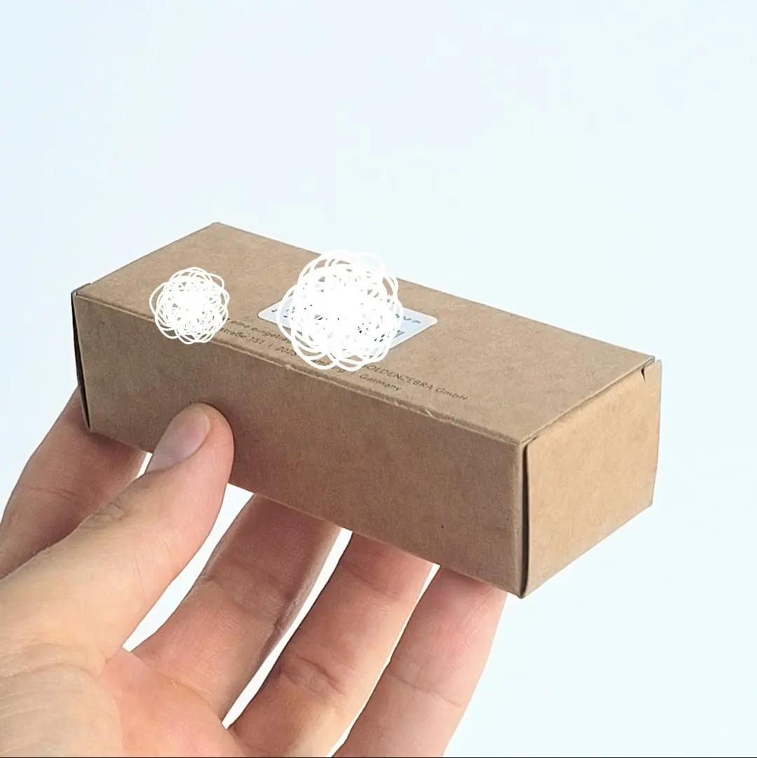 Małe opakowanie trzymane w dłoni na drobne akcesoria drewniane,A small box that fits in the hand for small wooden accessories