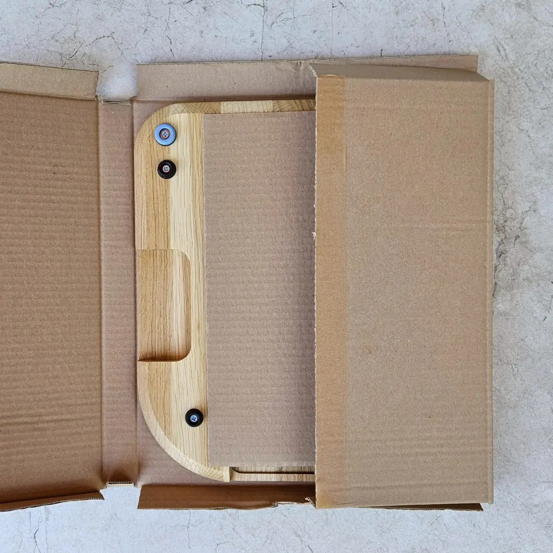 Bezpieczne opakowania tekturowe na wyroby z drewna polskiego producenta,Safe cardboard box for wood products from a Polish manufacturer