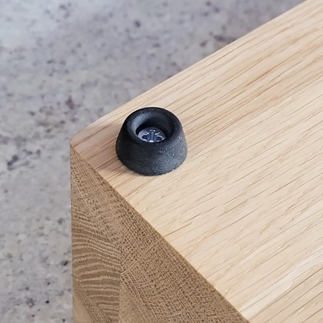 Deska drewniana ze stabilnymi stopkami silikonowymi do kuchni,Wooden cutting board with non-slip silicone feet for the kitchen