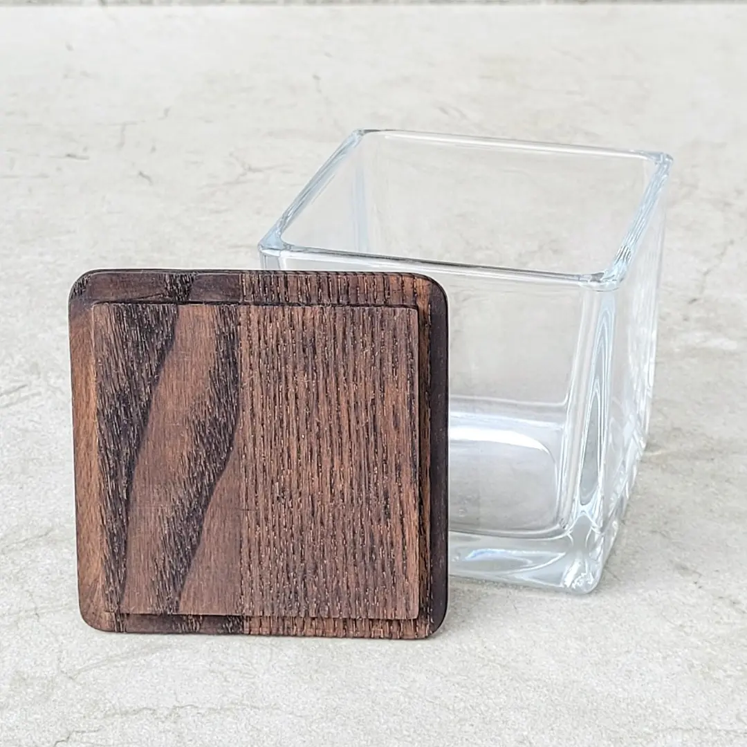 Pokrywka z drewna do słoika w kwadratowym kształcie,Wooden lid for a square jar made in Poland