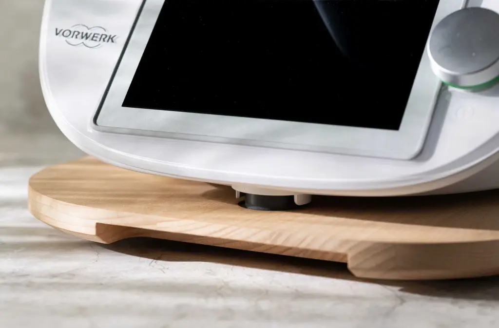 20-00-00359-01-H_1 drewniana deska pod thermomix bukowa wooden thermomix sliding board beech.webp