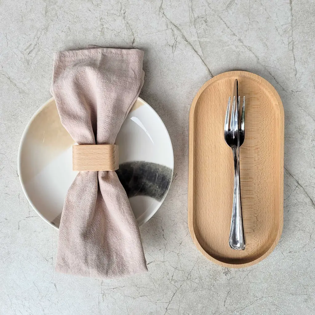 30-00-00890-S_1 drewniana obrączka na serwetki kwadratowa, wooden napkin ring beech squere.webp
