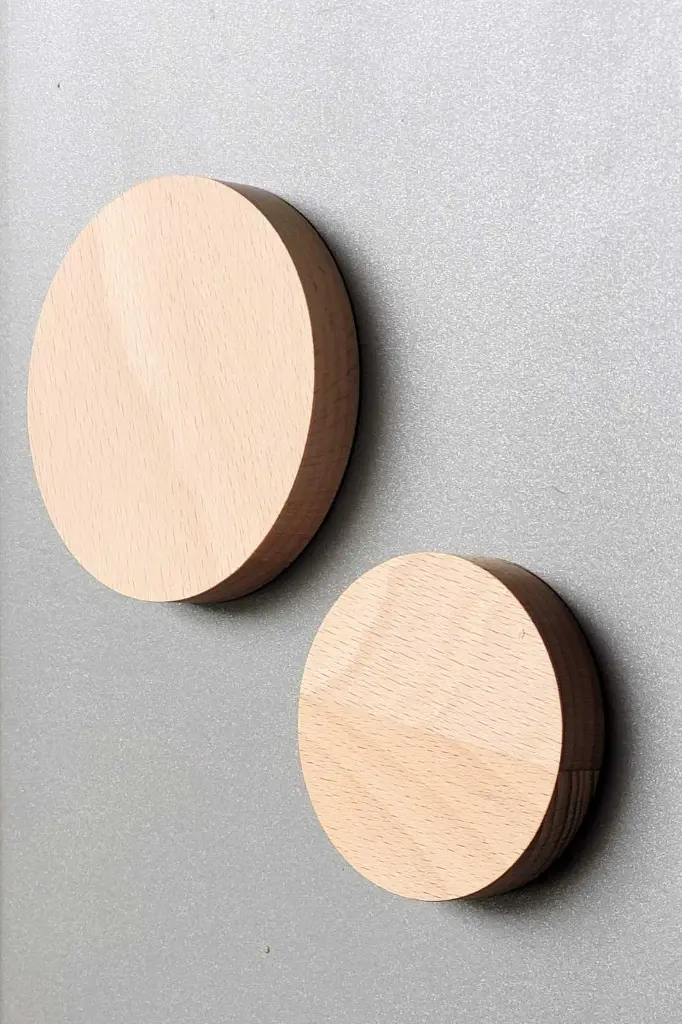 10-00-00299-S_3 drewaniane kółko z magnesem bukowe wooden circle with magnet beech (2).webp