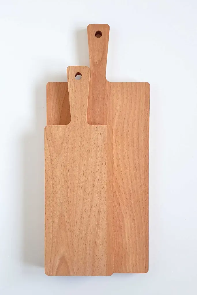 20-00-00038-O_1 drewniana deska do krojenia z rączką bukowa wooden cutting board with handle beech (2).webp