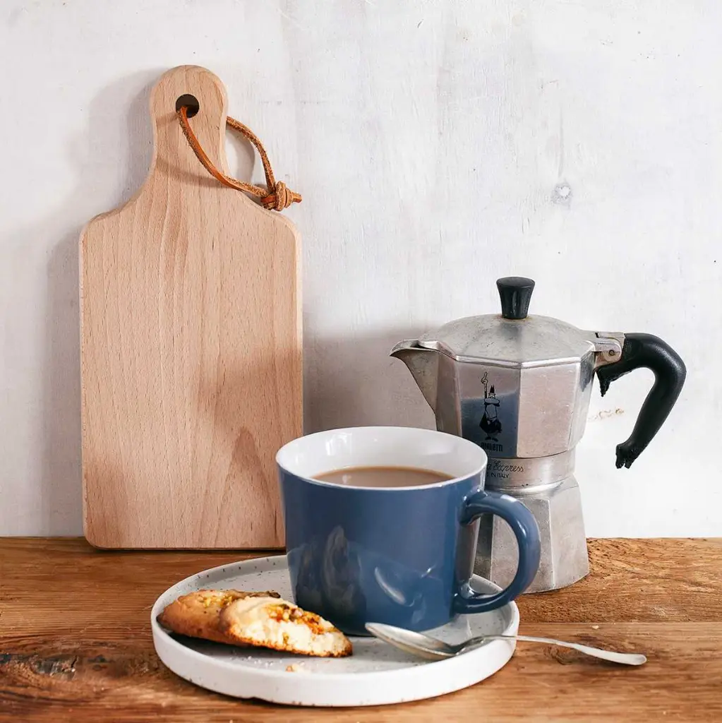 15-00-00012-O_1 drewniana deska do krojenia z rączką bukowa wooden cutting board with handle beech.webp