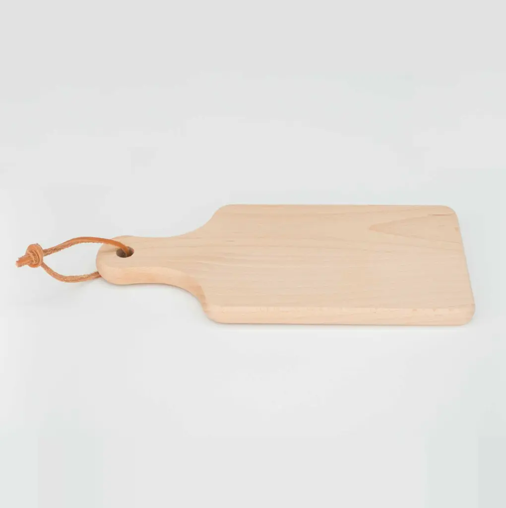15-00-00012-O_2 drewniana deska do krojenia z rączką bukowa wooden cutting board with handle beech.webp