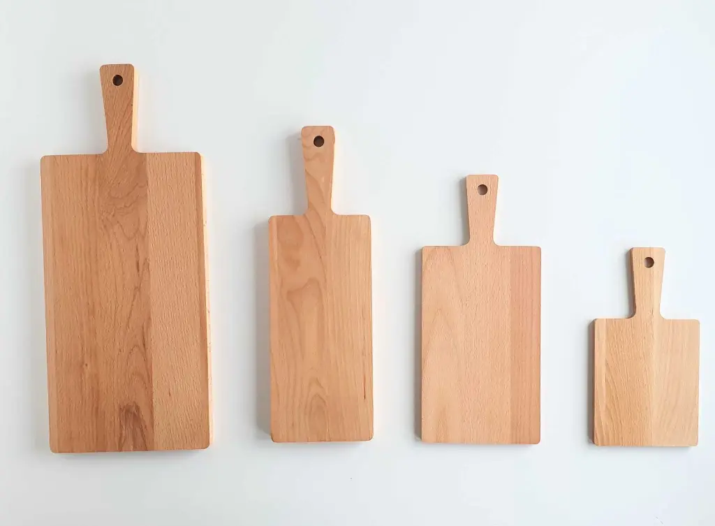 9-00-00043-O_2 drewniana deska do krojenia z rączką bukowa wooden cutting board with handle beech (3).webp