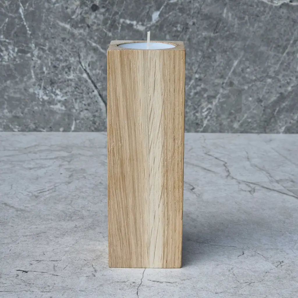 50-01-00902-04-H_2 drewniany świecznik na tealight dębowy duży wooden candle stand oak.webp