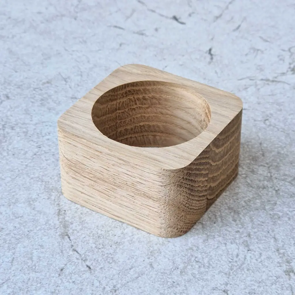 30-01-00890-01-H_3 drewniana podstawka pod jajko dębowa, wooden egg holder oak squere.webp