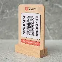 PL.00-20-00-01266-H drewniany ekspozytor z wkładką nadruk UV kod QR  beech information display with insert UV print QR code (4).webp