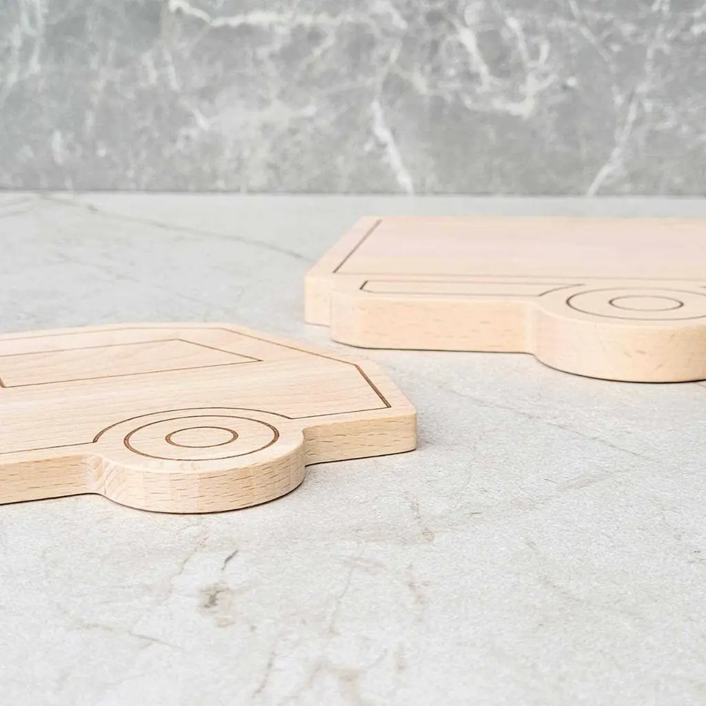 15-00-01201-S_1 drewniana deska do krojenia ciężarówka bukowa wooden cutting board truck shaped beech.webp