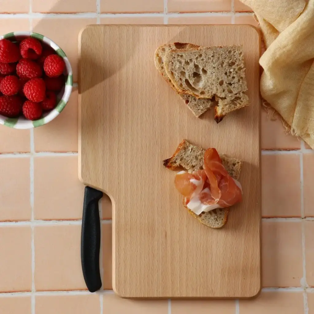 Beech board with Victorinox kinfe 300x200x15 mm