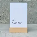 Stojak na kartkę A5 bukowy 150x40x40mm z kieszonką plexi