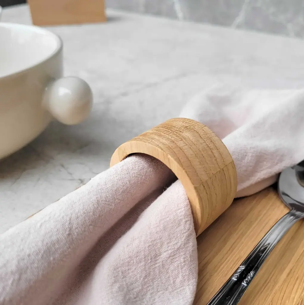 Obrączka na serwetkę okrągła dębowa fi50x30mm