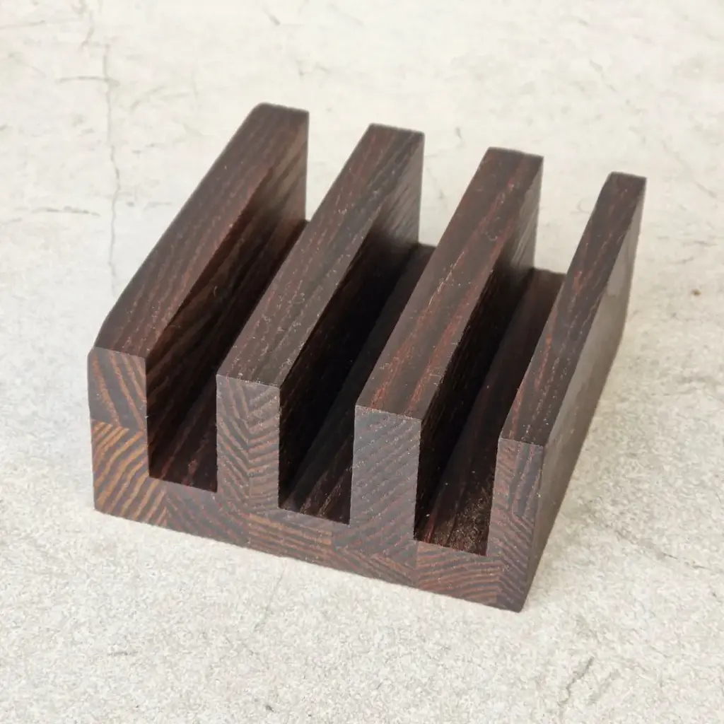 Podstawa pod deski stojak AYA termojesionowa 110x115x50mm, do desek o grubości 15-16mm