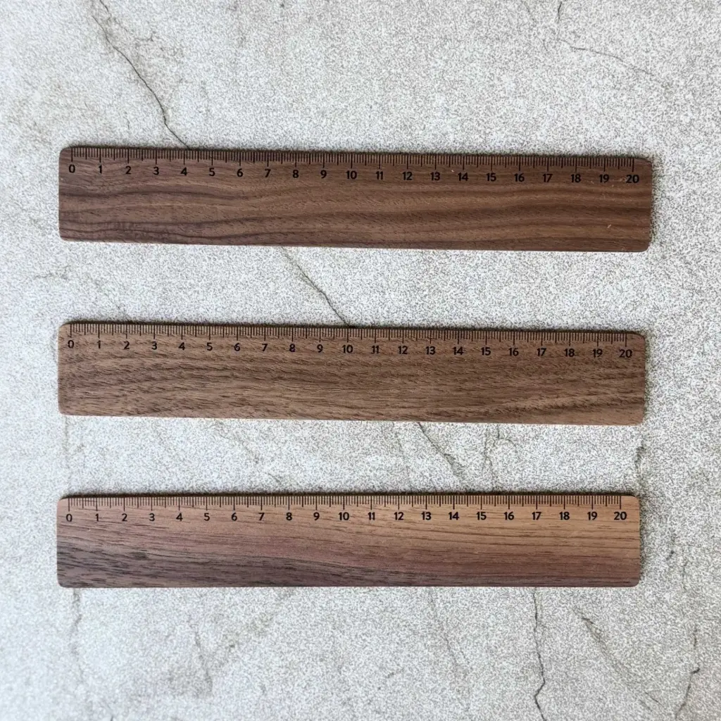 Linijka z orzecha amerykańskiego 20cm