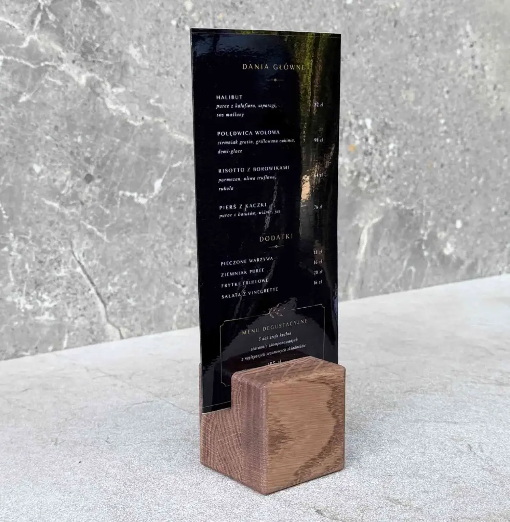 Oak cube menu stand with rounded edges 60x60x60mm brown