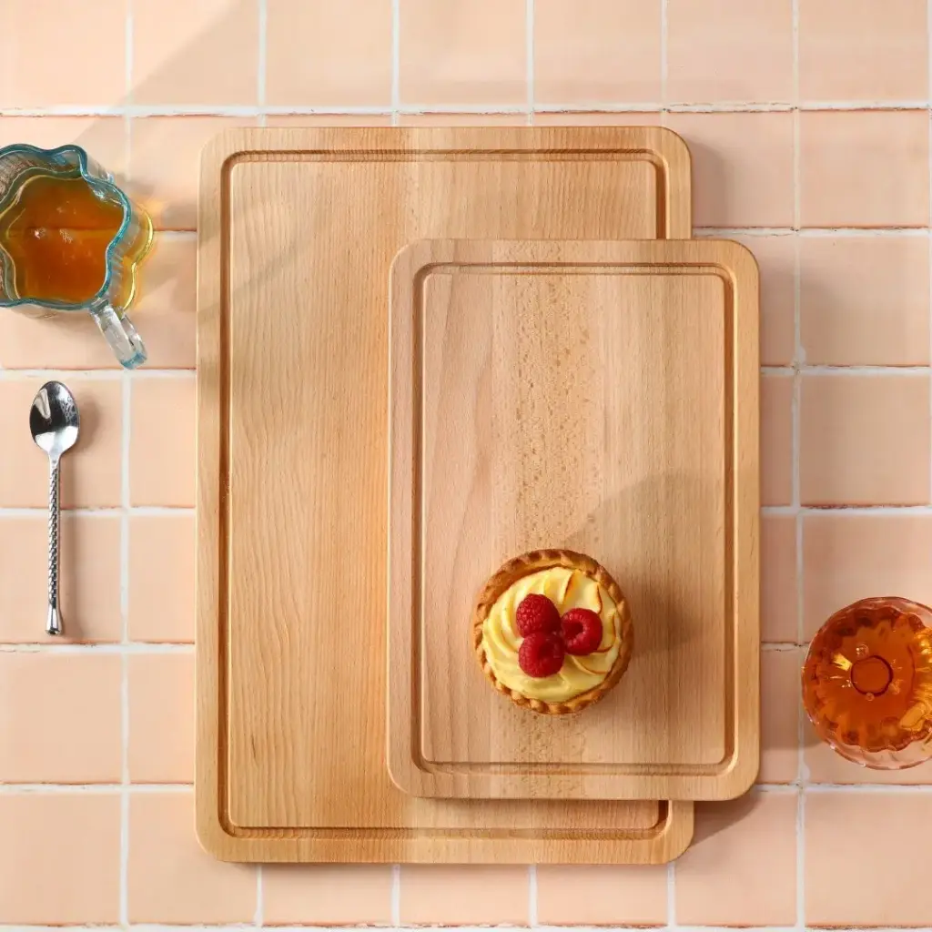 Set of beech cutting boards with groove