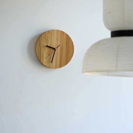 [DB20-00966-H-025363] Oak hanging clock dia 240x20mm