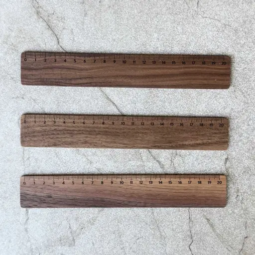 [OR05-H-041877] American walnut ruler 20cm